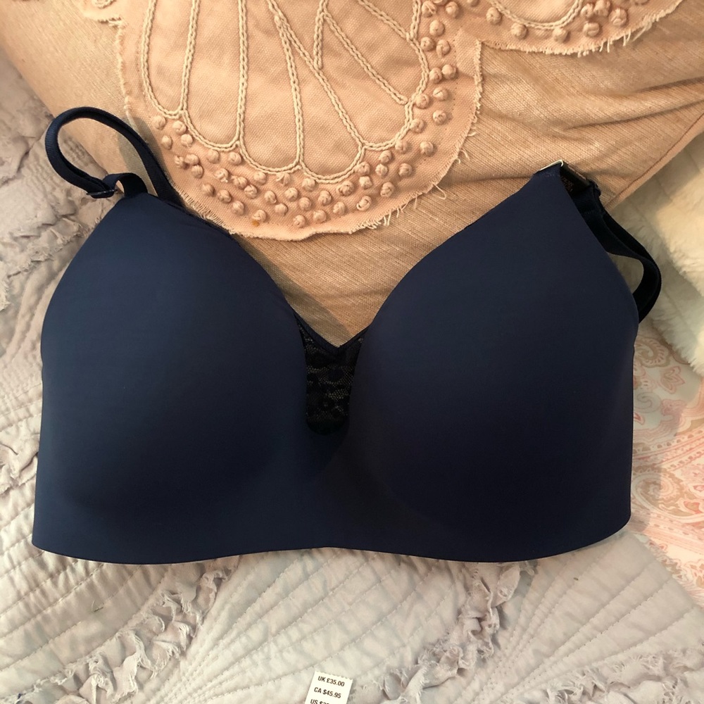 Brand New Victoria Secret Bra💙